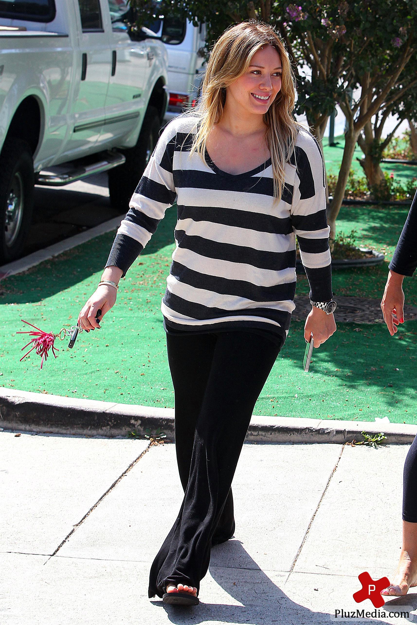 pregnant actress on her way to a maternity pilates class | Picture 83331